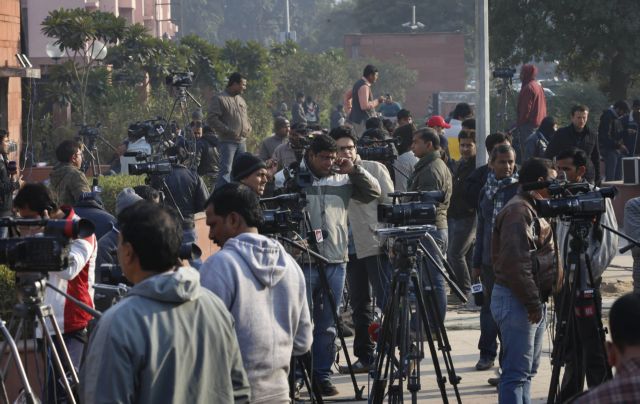 Απαγγέλθηκαν κατηγορίες για το βιασμό της φοιτήτριας που «πάγωσε» την Ινδία